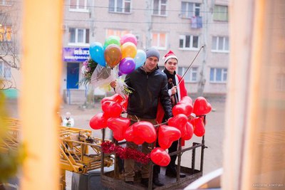 подарок в окно с автовышки фото